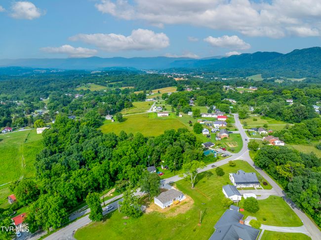 1826 Loop Rd, House other with 3 bedrooms, 2 bathrooms and null parking in La Follette TN | Image 30