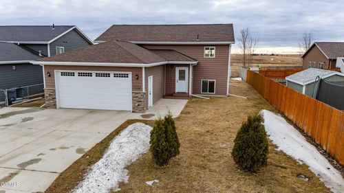 214 Rayjay Cir, Taylor, ND, 58656-7115 | Card Image
