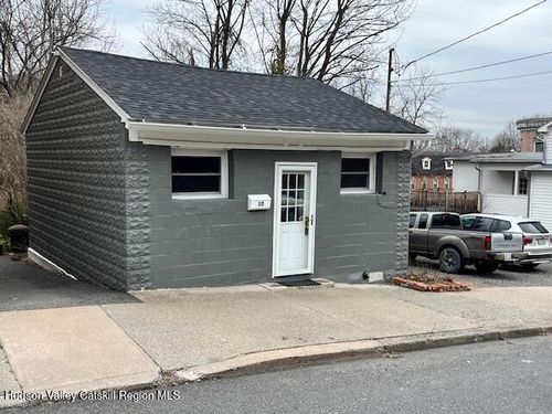 10 Post St, Kingston, NY, 12401-6024 | Card Image