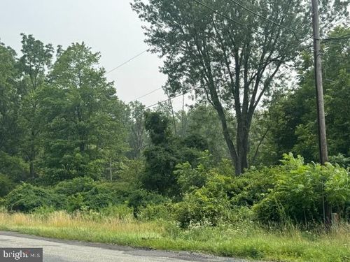 8120 Grant Road, COOPERSBURG, PA, 18036 | Card Image
