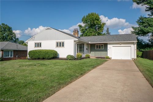 748 Hemlock St Nw, Massillon, OH, 44647-5168 | Card Image
