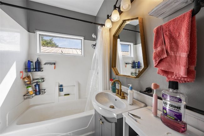 507 2 Nd St E, House other with 3 bedrooms, 1 bathrooms and null parking in Newhall IA | Image 12