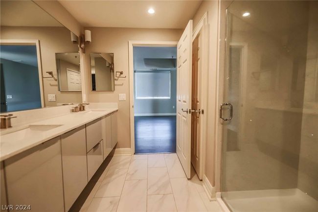 UNIT-1117 - 150 Las Vegas Blvd N, Condo with 3 bedrooms, 3 bathrooms and null parking in Las Vegas NV | Image 10