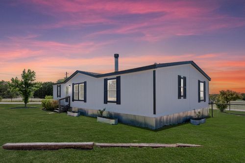 930 County Road 224, Florence, TX, 76527-3801 | Card Image