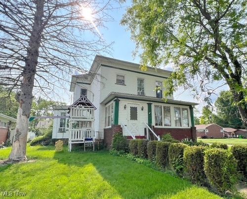 934 Parrish St, Uhrichsville, OH, 44683-1446 | Card Image