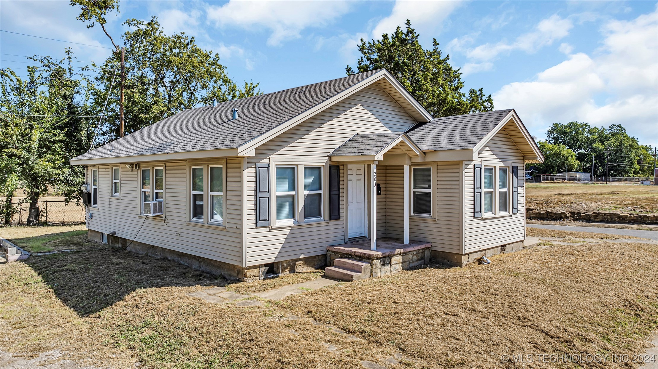 3rd Ave, Ardmore, OK 73401