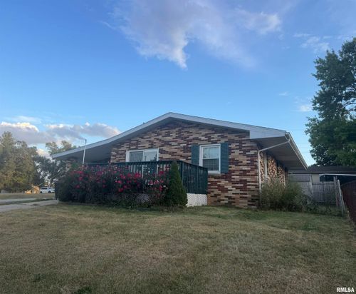 1140 E Myrtle St, Canton, IL, 61520-1418 | Card Image