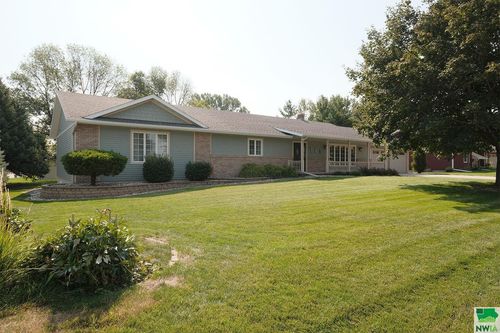 203 Michigan Ave Nw, Orange City, IA, 51041-1226 | Card Image