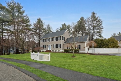 8 Gable Way, Medway, MA, 02053-1433 | Card Image