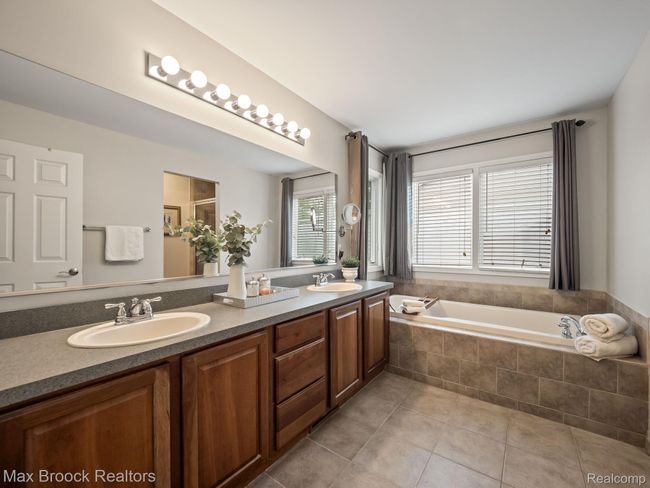 21-web-or-mls-P2277225.jpg | Image 20