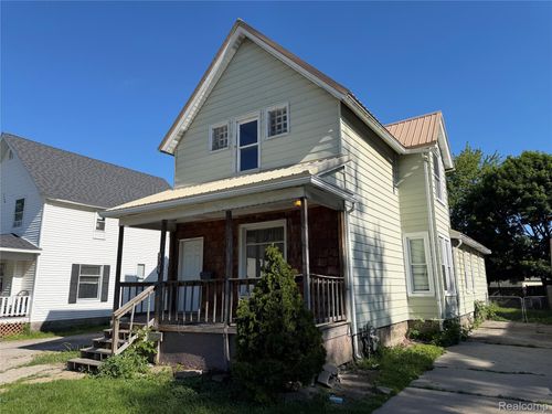 909 Pine St, Port Huron, MI, 48060-5252 | Card Image