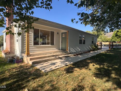 4785 Fern Valley Rd, Medford, OR, 97504-9406 | Card Image