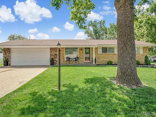 4226 Aqua Ridge Dr, Saint Louis, MO, 63129-2711 | Card Image
