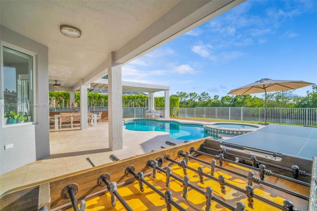 942 Lavender Cir, House other with 4 bedrooms, 3 bathrooms and null parking in Weston FL | Image 4