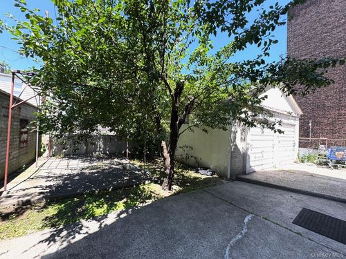 8625 59th Ave, Elmhurst, NY, 11373-5551 | Card Image