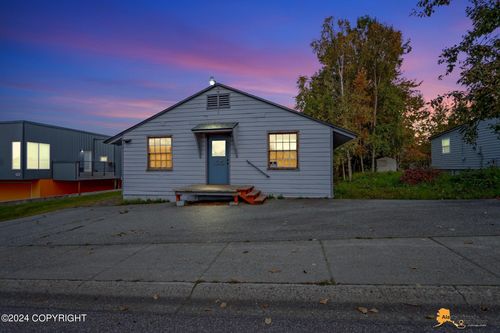135 E 13th Ave, Anchorage, AK, 99501-4438 | Card Image