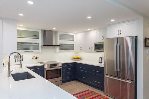 1a-9851 Second St, Sidney, BC, V8L3C7 | Card Image