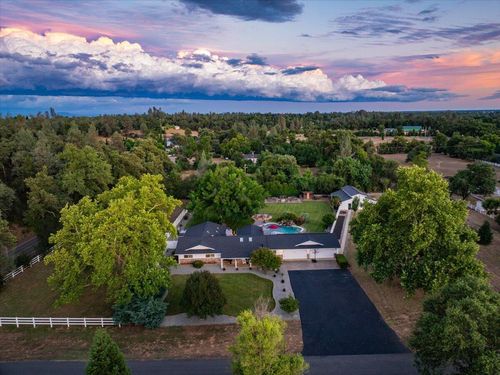 20771 Cattle Dr, Redding, CA, 96003-7964 | Card Image