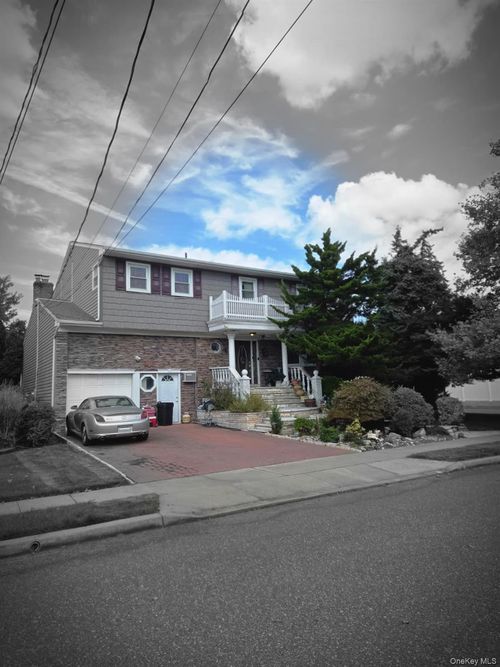 542 Hemlock Dr, Cedarhurst, NY, 11516-1018 | Card Image