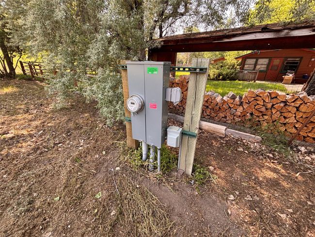 Exterior view of electric meter | Image 28