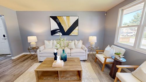 9 Camelot Cres, London, ON, N5V3L4 | Card Image