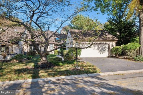 3 Hounds Run Ln, BLUE BELL, PA, 19422-2456 | Card Image