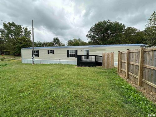 324 S Main St, Ewing, IL, 62836-1452 | Card Image