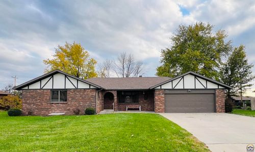 824 Hillcrest Dr, Seneca, KS, 66538-2609 | Card Image