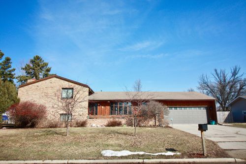 412 18th Ave N, Wahpeton, ND, 58075-3320 | Card Image