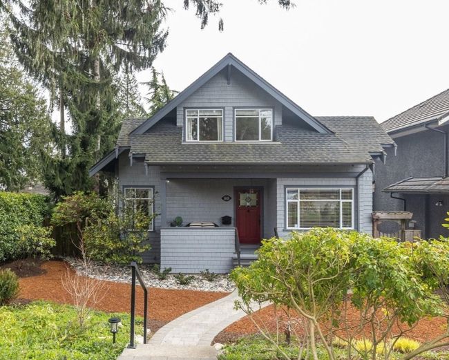 533 E 18 Th Street, House other with 6 bedrooms, 3 bathrooms and 3 parking in North Vancouver BC | Image 1