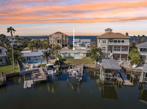 104 Carlyle Cir, Palm Harbor, FL, 34683-1803 | Card Image
