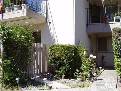 apt-f-1313 Southwest Blvd, Rohnert Park, CA, 94928-3529 | Card Image