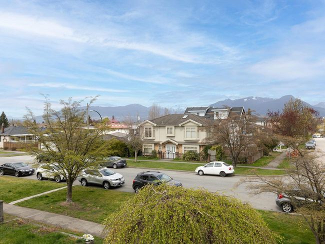 2854 Charles Street, House other with 5 bedrooms, 2 bathrooms and 1 parking in Vancouver BC | Image 6