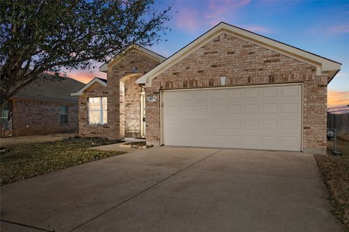 609 Soledad St, Arlington, TX, 76002-4211 | Card Image