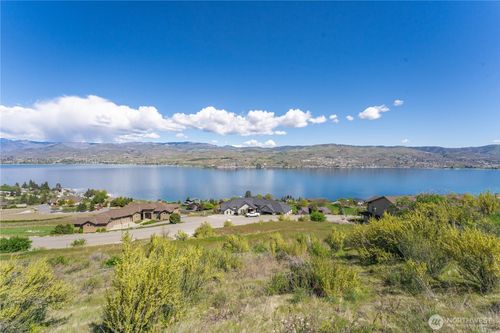306 Clos Chevalle Rd, Chelan, WA, 98816-4701 | Card Image