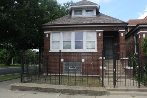 7258 S Carpenter St, Chicago, IL, 60621-1029 | Card Image