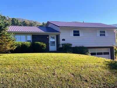 214 Lagrange Street, House other with 4 bedrooms, 2 bathrooms and 2 parking in North Tazewell VA | Image 2