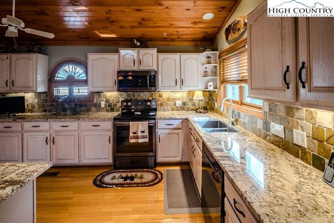 112 N Pinnacle Ridge Rd, House other with 4 bedrooms, 4 bathrooms and null parking in Beech Mountain NC | Image 12