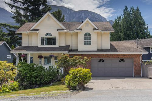 1752 Vista Cres, Squamish, BC, V8B0Y4 | Card Image