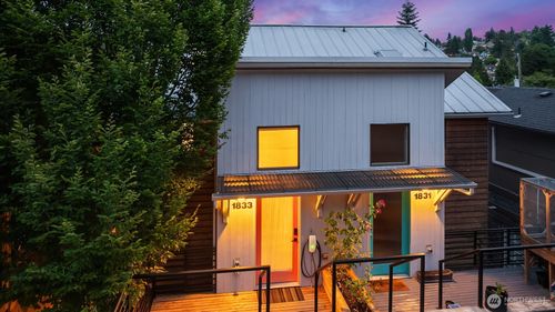 1833 27th Ave, Seattle, WA, 98122-3119 | Card Image