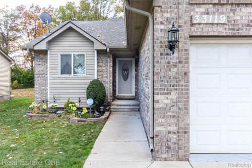 33119 Robeson St, Saint Clair Shores, MI, 48082-2918 | Card Image