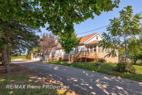 17 N Hooper St, Caro, MI, 48723-1450 | Card Image