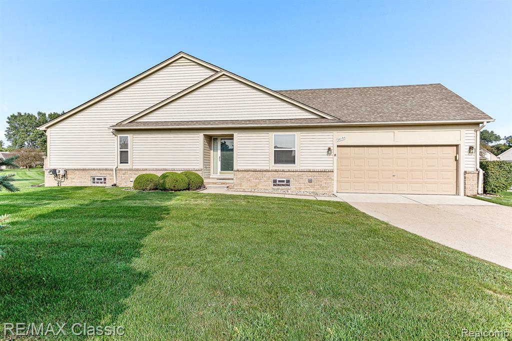 Birchway Cir, Sterling Heights, MI 48312
