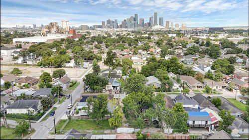 219 Super St, Houston, TX, 77011-3028 | Card Image