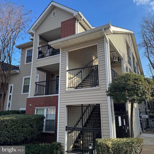 apt-b-3302 Wyndham Cir, ALEXANDRIA, VA, 22302-4327 | Card Image
