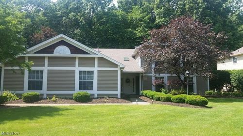 1327 Fox Run Dr, Youngstown, OH, 44512-4046 | Card Image