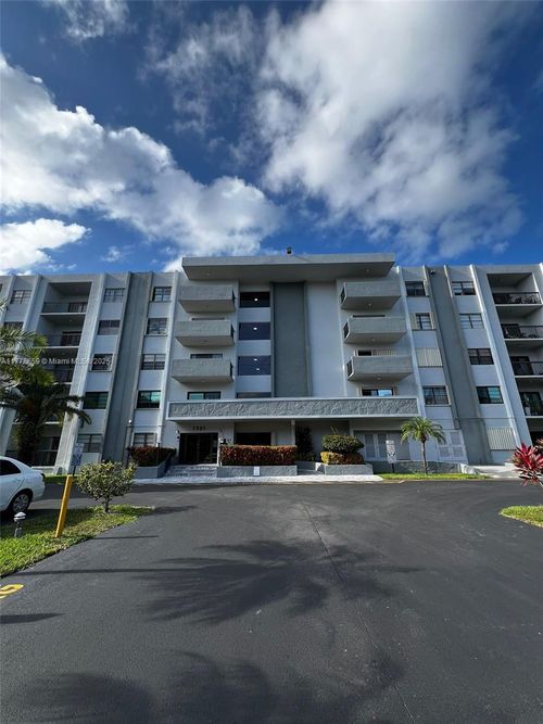 apt-112-1301 Ne 7th St, Hallandale Beach, FL, 33009-3677 | Card Image
