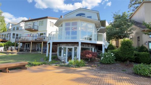 3858 Island Park Dr, Waterford, MI, 48329-1906 | Card Image