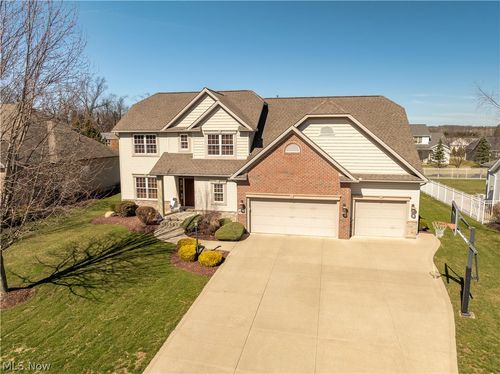 8811 Scotsbury St Nw, Massillon, OH, 44646-9582 | Card Image