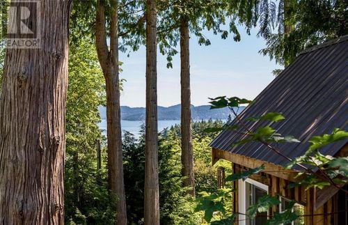174 Victoria St, Salt Spring Island, BC, V8K1P3 | Card Image